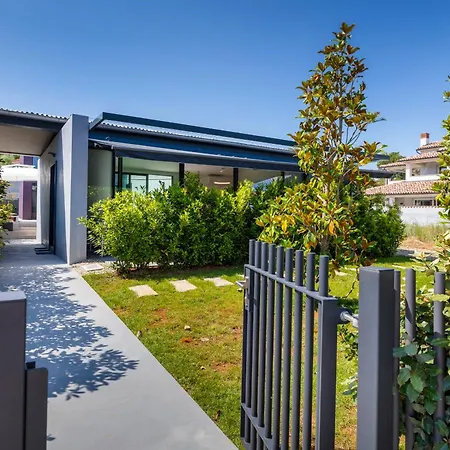 Villa Aselva With Pool Near Kamenjak Nature Park Premantura