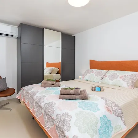 Villa Aselva With Pool Near Kamenjak Nature Park