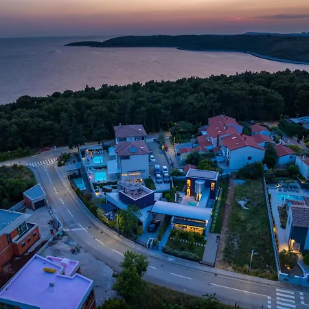 Villa Aselva With Pool Near Kamenjak Nature Park *