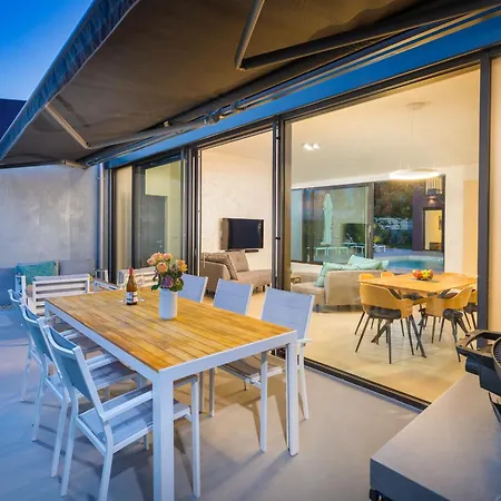 Villa Aselva With Pool Near Kamenjak Nature Park Premantura