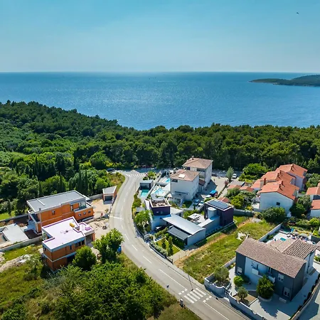 Aselva With Pool Near Kamenjak Nature Park Premantura